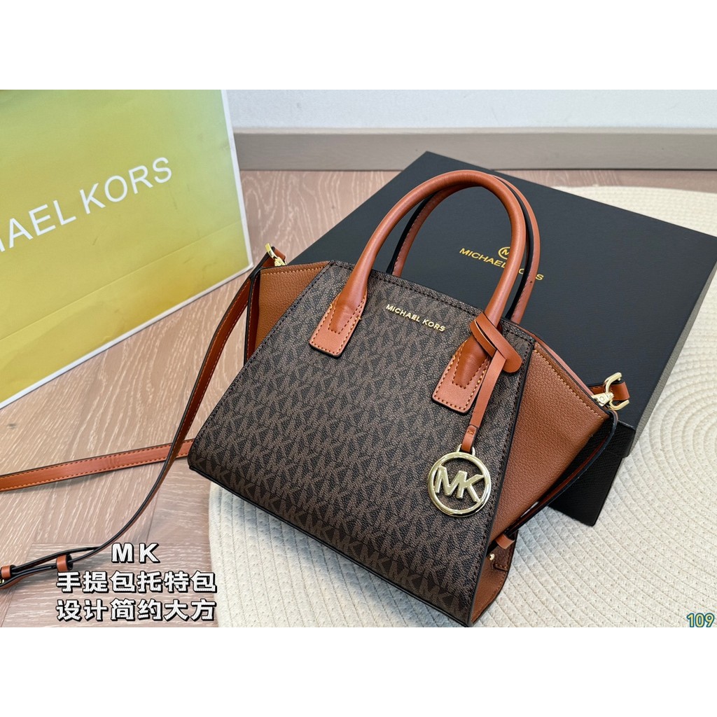 กระเป๋าถือ Tote Bag Full of Beautiful Detail Design