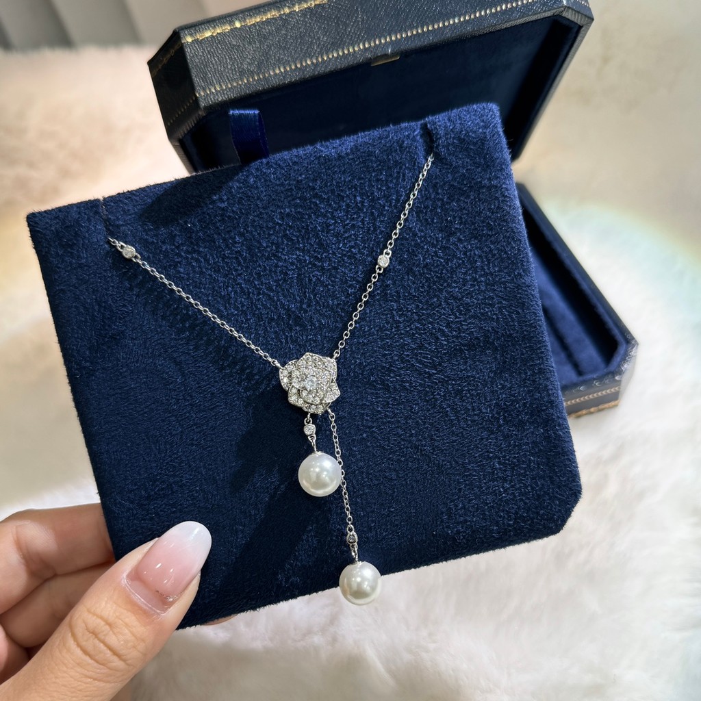 Camellia Pearl พู่สร้อยคอคอ Tube Top