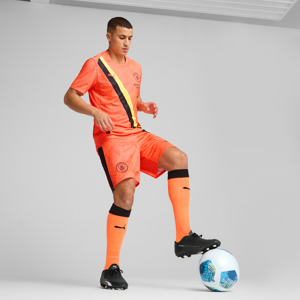 PUMA Football กางเกงขาสั้นผู้ชาย KID SUPER x MANCHESTER CITY สีส้ม - 78114608 — صورة 2