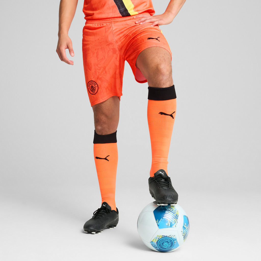 PUMA Football กางเกงขาสั้นผู้ชาย KID SUPER x MANCHESTER CITY สีส้ม - 78114608 — صورة 3