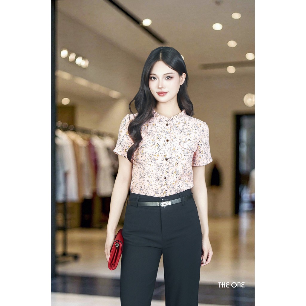 The One Fashion ADB2393HONI เสื้อเชิ้ตแขนสั้นผ้าไหมลายดอกไม้สีชมพูคอปกจับจีบและแขนโค้ง