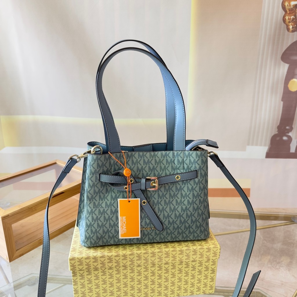 กระเป๋าถือ Tote Bag Full of Beautiful Detail Design