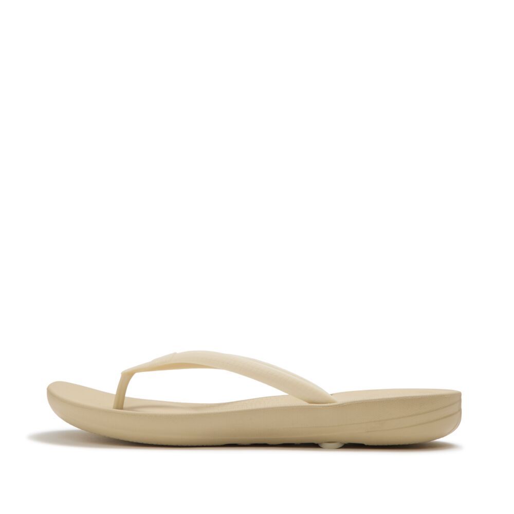 FITFLOP X PANTONE IQUSHION SOLID รองเท้าแตะผู้หญิง รุ่น รูปที่ 2