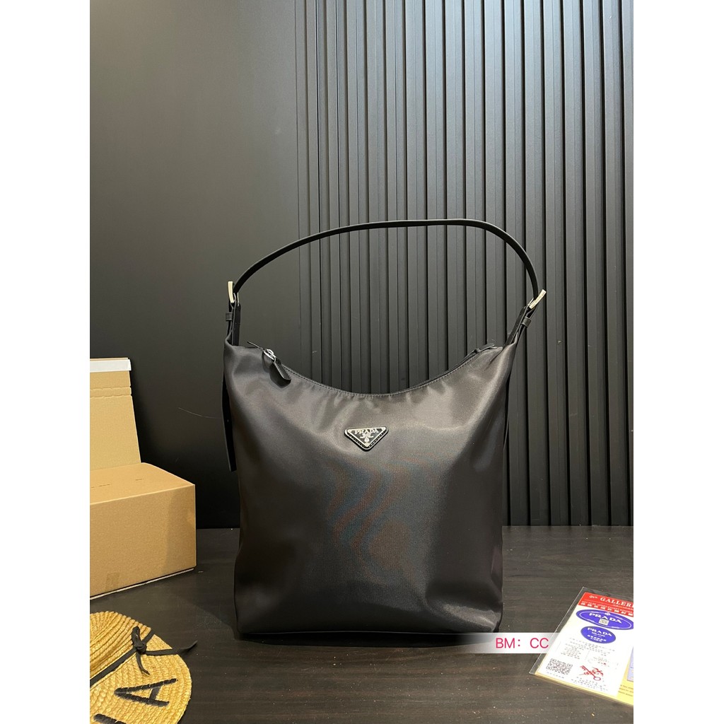 Tote Bag Fashion Trend Matching