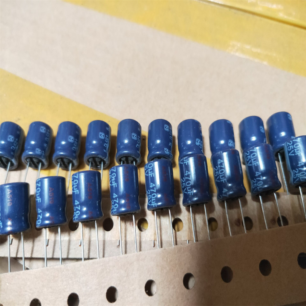 10PCS 470UF 25V ญี่ปุ่น Panasonic Fever เสียงที่สวยงาม Electrolytic Capacitor 25V470UF 10X12.5M Blue