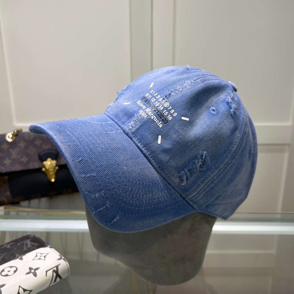 Balenciaga666 หมวกเบสบอลสีดําปักลายปารีสขนาดใหญ่สีขาว