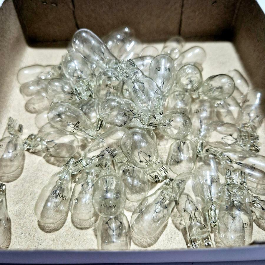 EM220 TOP GEAR LIGHT BULB T6.5-12V-2W