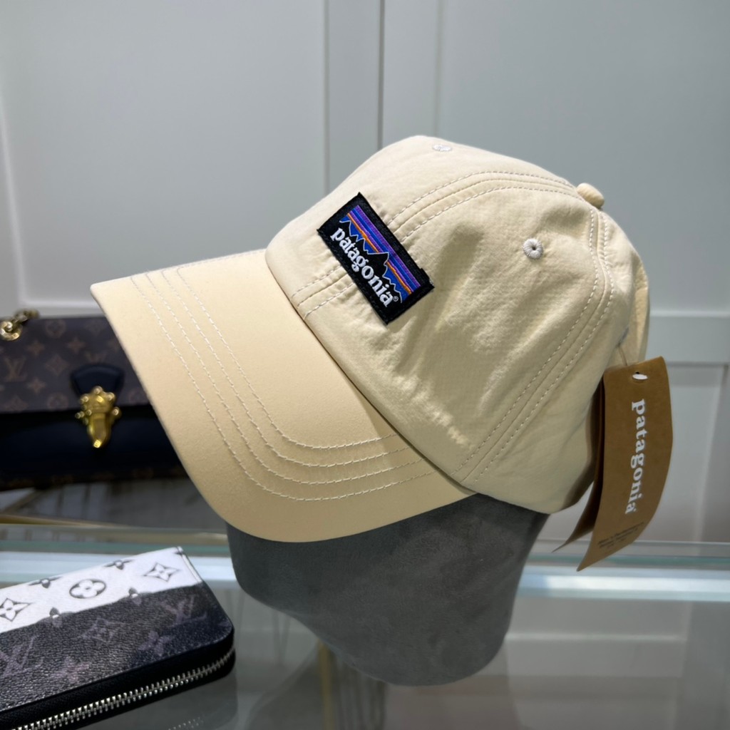 Burberry999 หมวกเบสบอล TB เย็บปักถักร้อยเทรนด์แฟชั่น Unisex ฤดูใบไม้ผลิสไตล์ฤดูใบไม้ร่วง