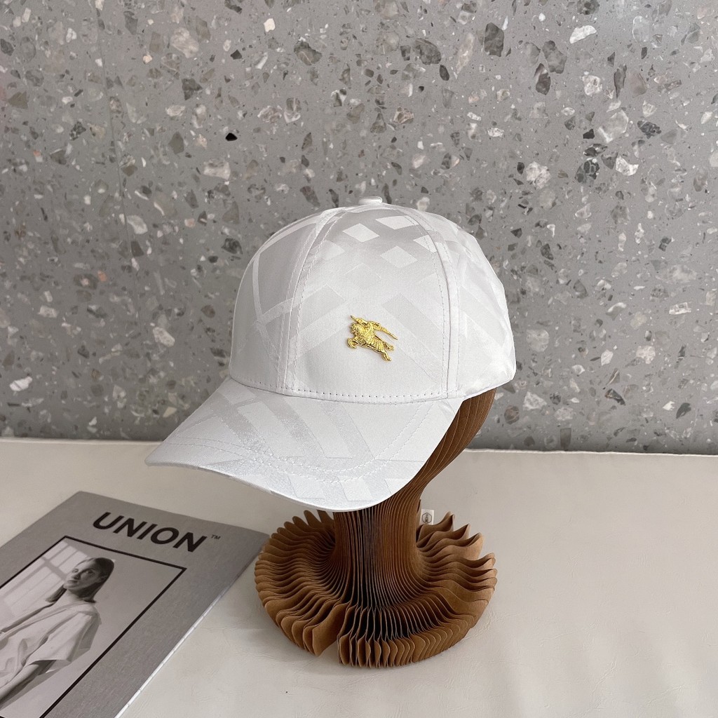 CHANEL777 หมวกถัก CC คู่สีดําสีขาว