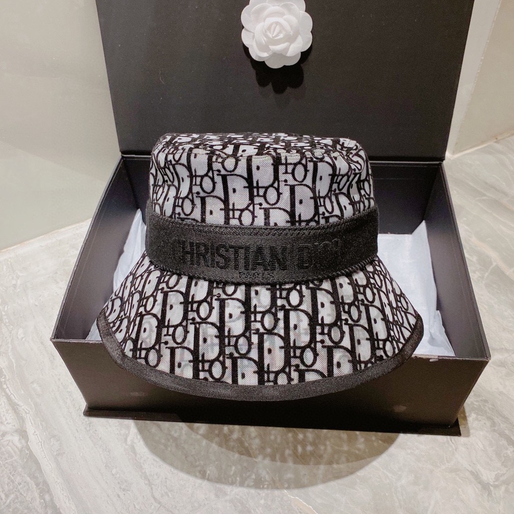 CHANEL777 หมวกเบสบอลปัก Double C สีเบจ 7