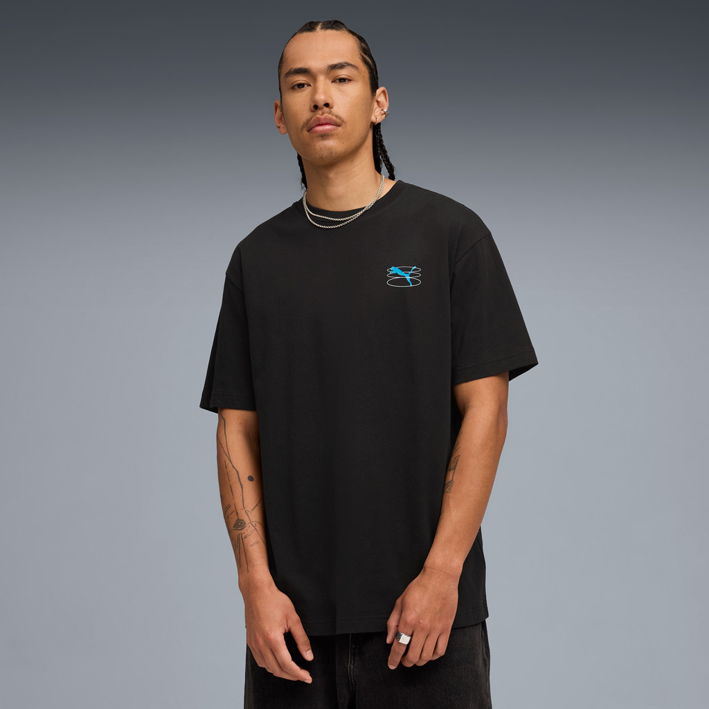 PUMA Basics Graphic Grid Tee Men สีดำ - 68803901 — صورة 3