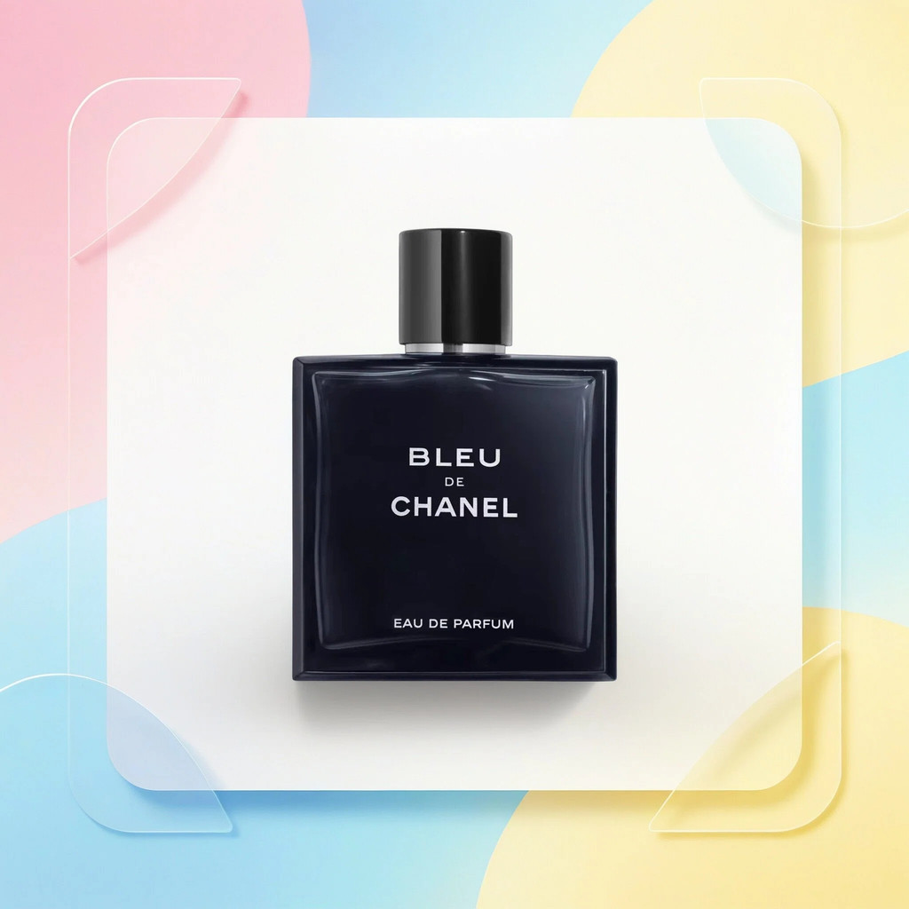ขวดสี่เหลี่ยมสีน้ําเงินเข้ม Woody Men Eau de Parfum