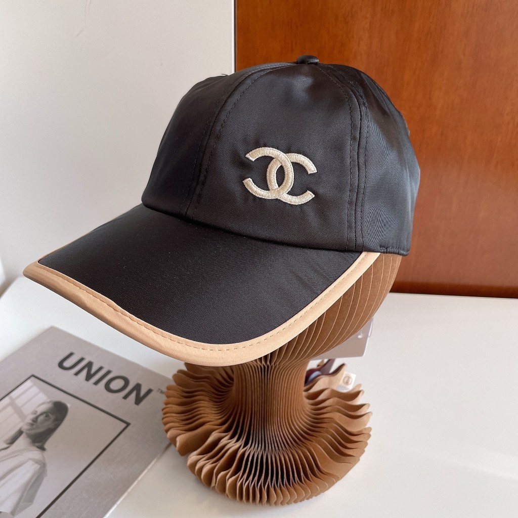 LV888 หมวกเบสบอลสีดําปักลาย Apple เรียบง่าย