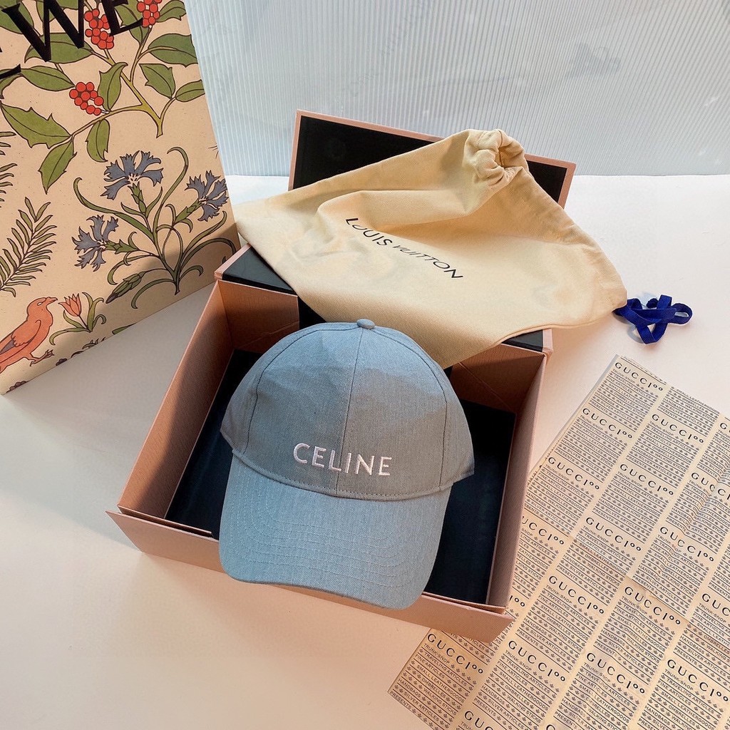 Fendi หมวกรองเท้าปักโลโก้ สีดำและสีชมพู