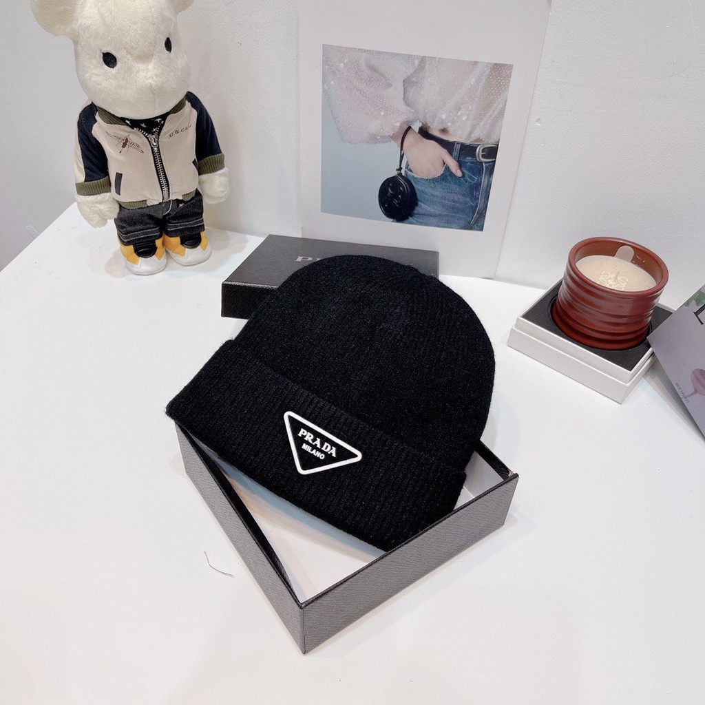 CHANEL777 หมวกถักสีแดง CC Logo Fashion Trend Unisex