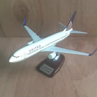United Boeing 737,900 ER Aircraft Miniature scale 1:100 42cm