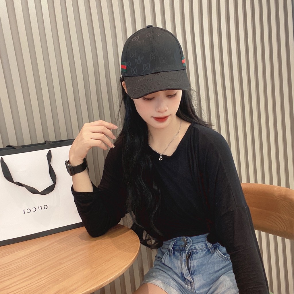 PRADA666 หมวกถักเรียบง่ายสีเบจแฟชั่น Unisex All-Match