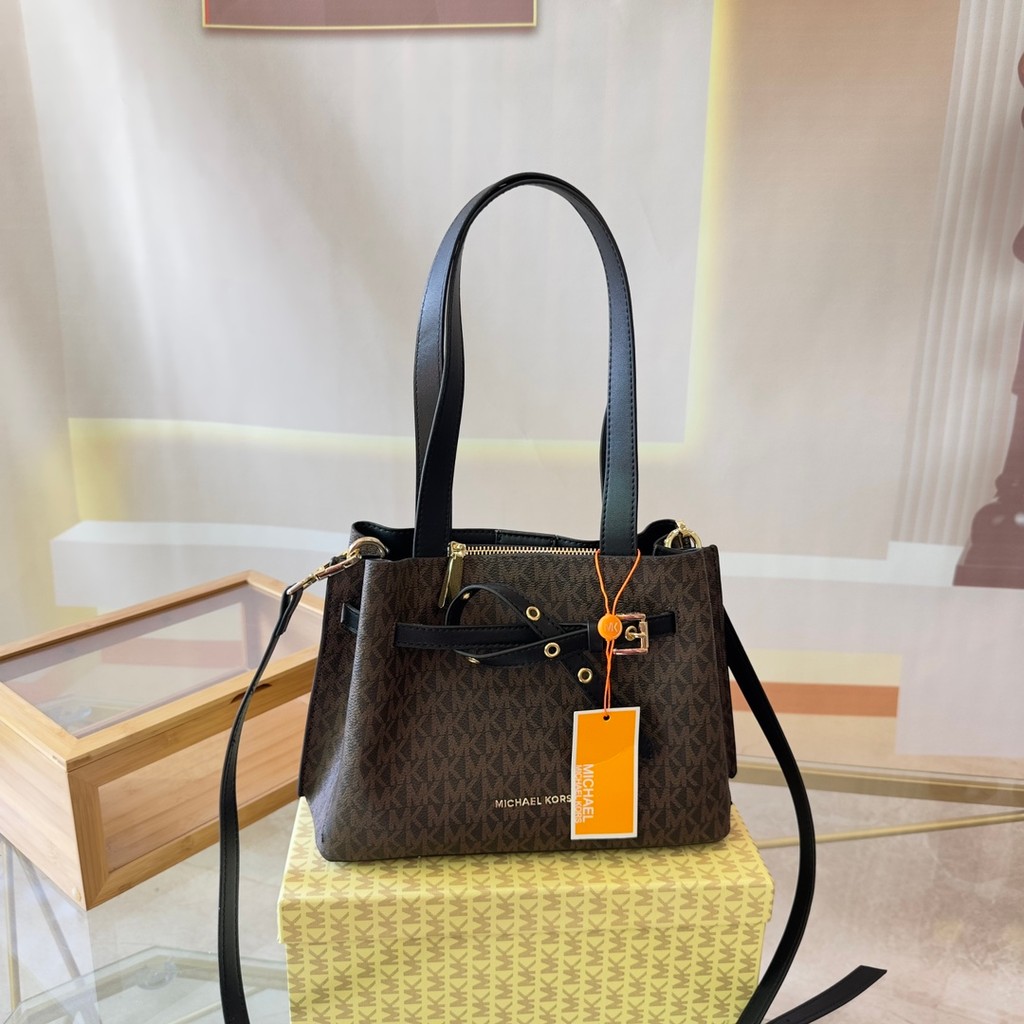 กระเป๋าถือ Tote Bag Full of Beautiful Detail Design