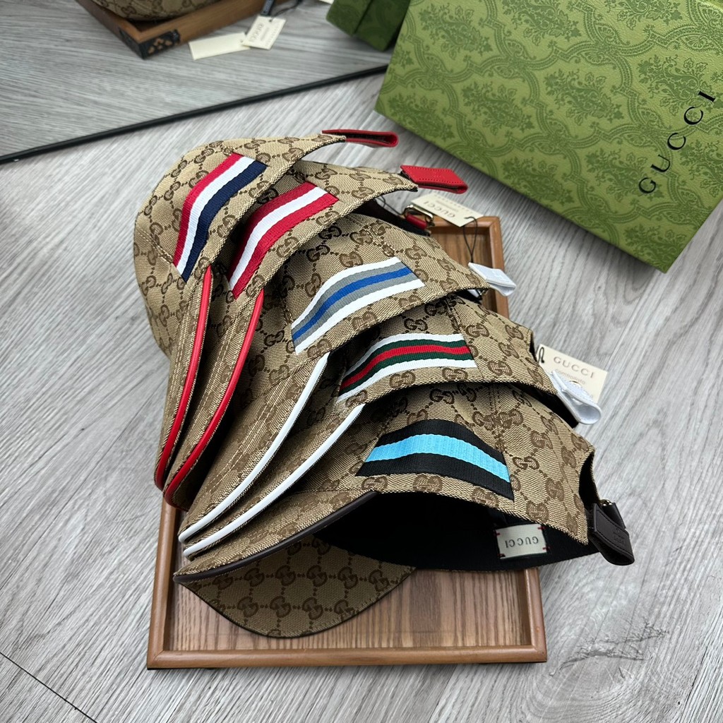 เซลีน666 หมวกเบสบอลสีดําฉีกปักลายสีขาว