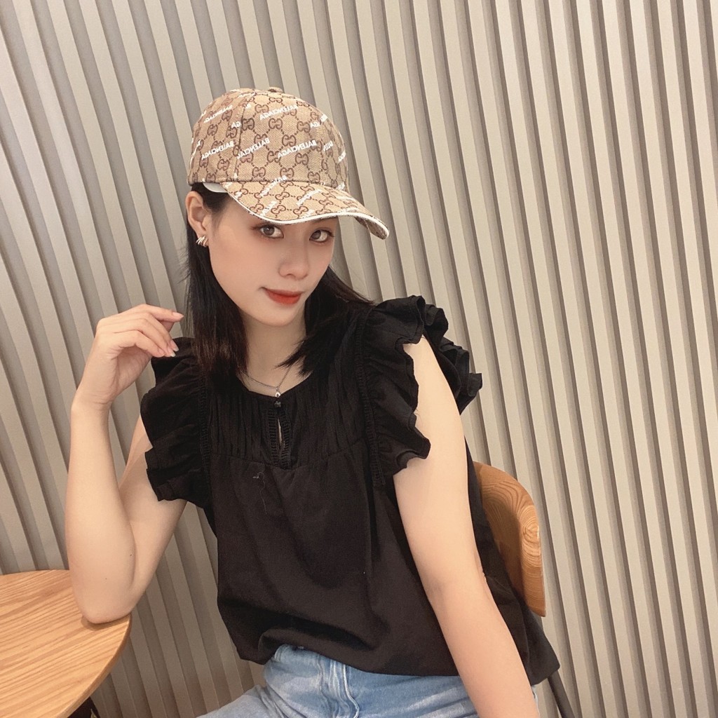 LACOSTE หมวกเบสบอลสีเบจ ดีไซน์ลายจระเข้