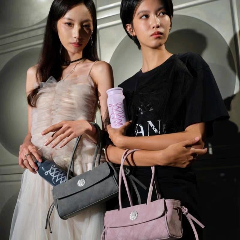 Starbucks Cup 2025 Happy Yi Fresh Milk Bottle Shape Ceramic Mug ถ้วยน้ําฟางมูลค่าสูง#星巴克杯子2025快乐怡小清新