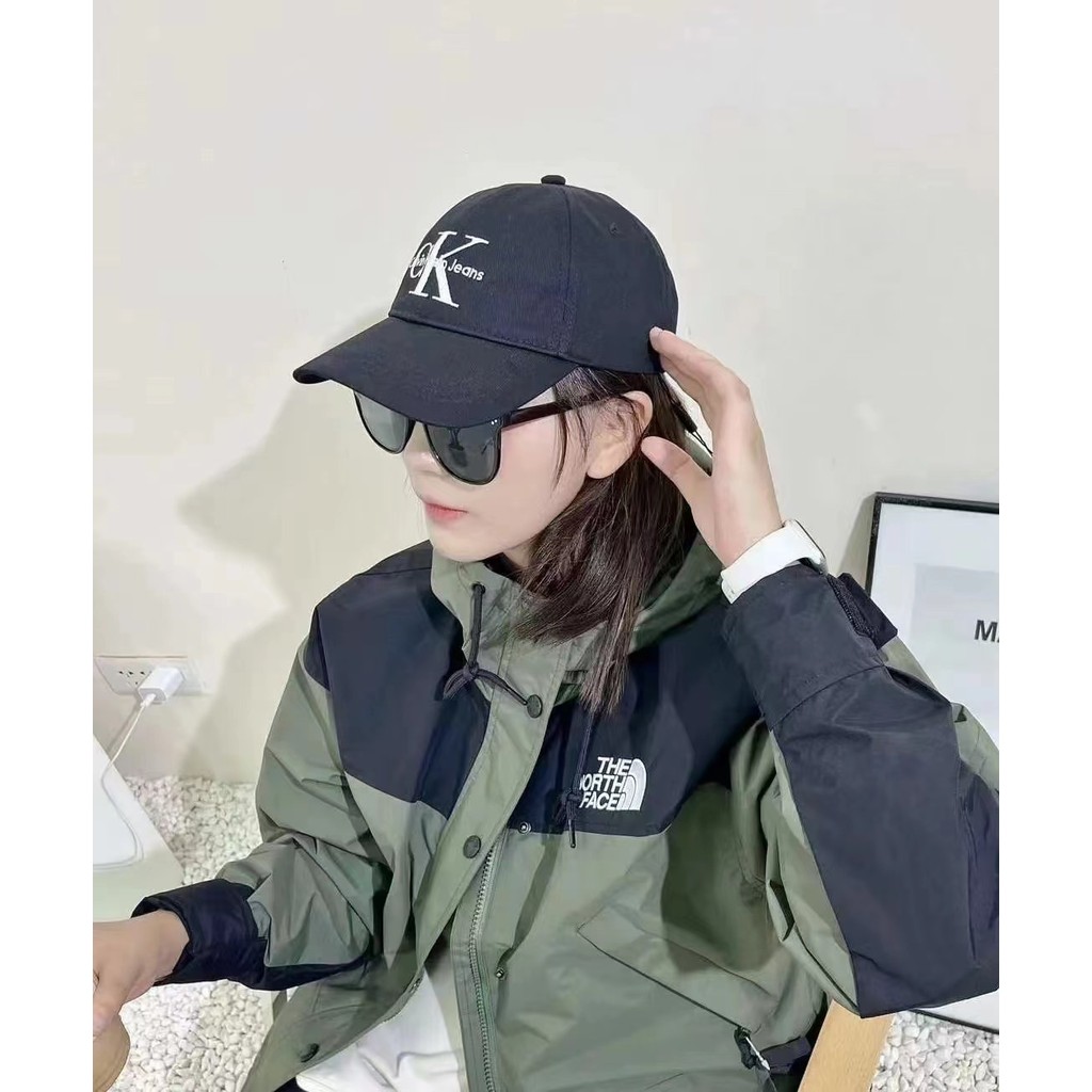 GUCCI333 หมวกเบสบอลสีดําลาย GG Classic 7