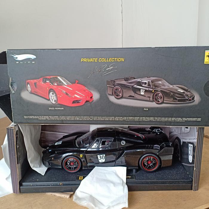Hotwheel elite ferrari FXX schumacer 1:18