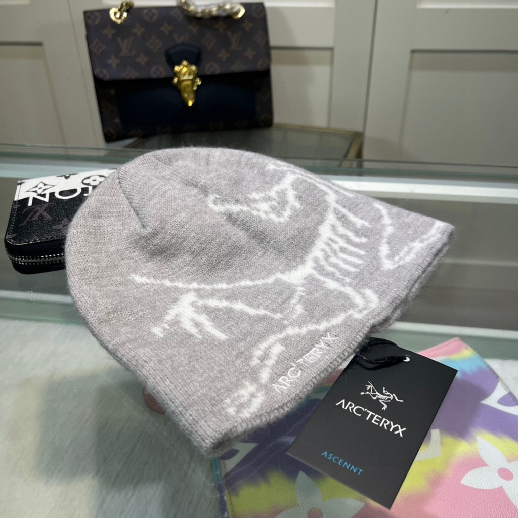 MiuMiu444 เสื้อแจ็คเก็ตผ้ากํามะหยี่สีดําแฟชั่นที่อบอุ่นในฤดูหนาว