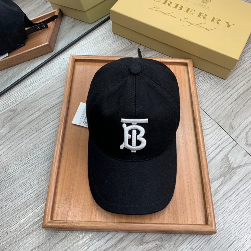 LV888 หมวกเบสบอลตุ๊กตาสีดําแฟชั่นป้ายตกแต่งฤดูใบไม้ผลิฤดูใบไม้ร่วงสไตล์ Unisex