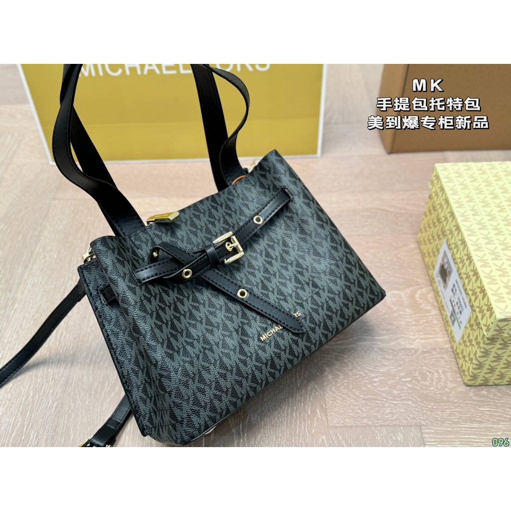 กระเป๋าถือ Tote Bag Full of Beautiful Detail Design