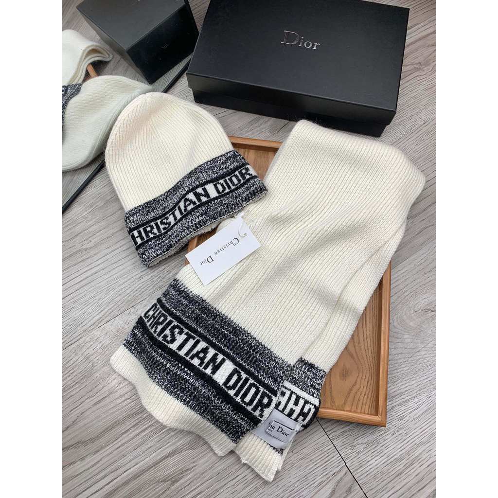 GUCCI333 หมวกเบสบอลลาย GG Classic สีดํา Unisex