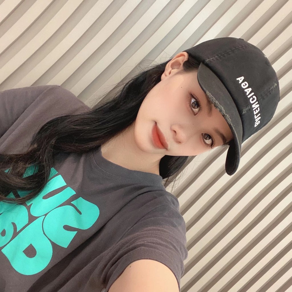 LV888 สีดําสีขาวสีจับคู่ปักโลโก้ถักหมวก