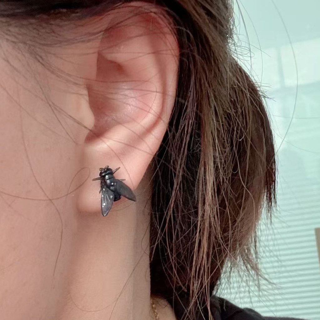 SL-Black Fly Stud ต่างหู 3D จําลองแมลง Studs สมจริง Mini Fly ต่างหู Light-weight เครื่องประดับ Prank