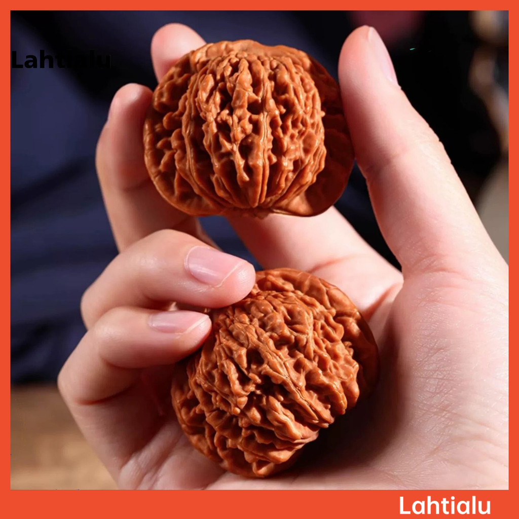 Lahtialu 2 ชิ้นวอลนัทผ่อนคลายลูกนวดมือสําหรับความเครียดบรรเทาและการไหลเวียนโลหิตสนับสนุนไม้ธรรมชาติ Fidget เครื่องมือช่วยเพิ่มโฟกัส Joint สุขภาพ Sleep Memory Aid ของขวัญ