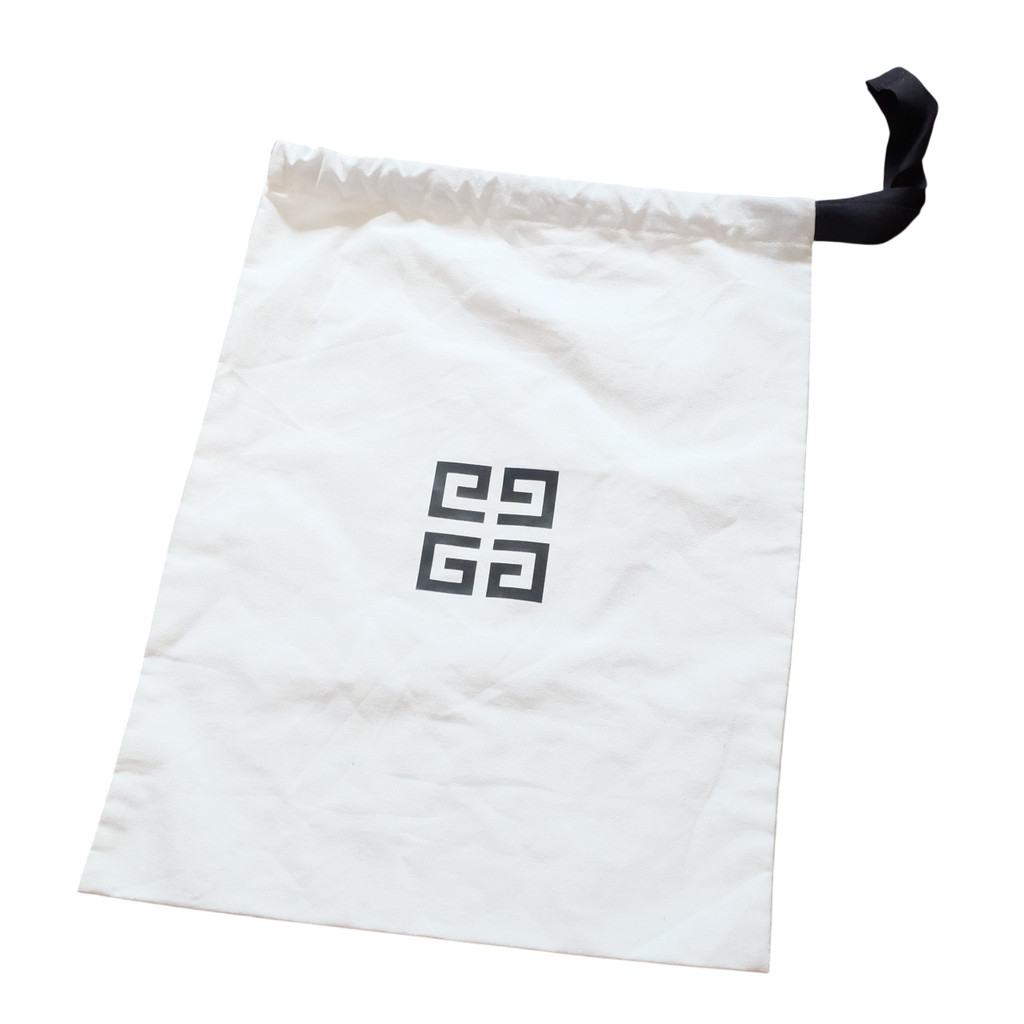 G.ive.nchy Bag กว้าง 11 นิ้ว สูง 14.5 นิ้ว สีขาว