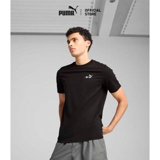 PUMA Basics เสื้อยืดลายกราฟิก PUMA Back สีดำ - 68483201