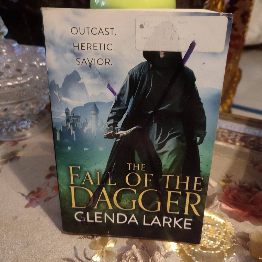 Glenda Larke: ฤดูใบไม้ร่วงของกริช