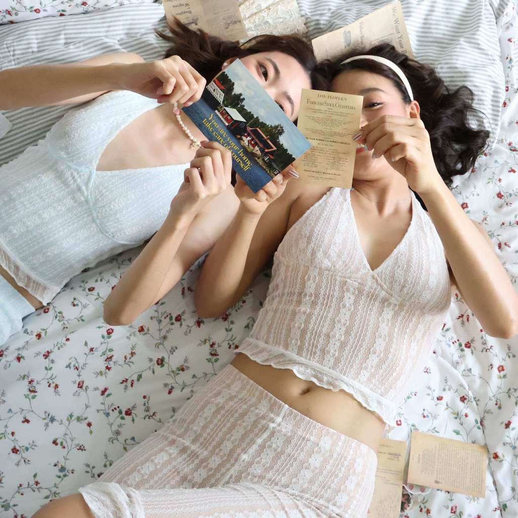 Vynn - Tillie Halter-Neck Lace Top เสื้อลูกไม้ผูกคอ