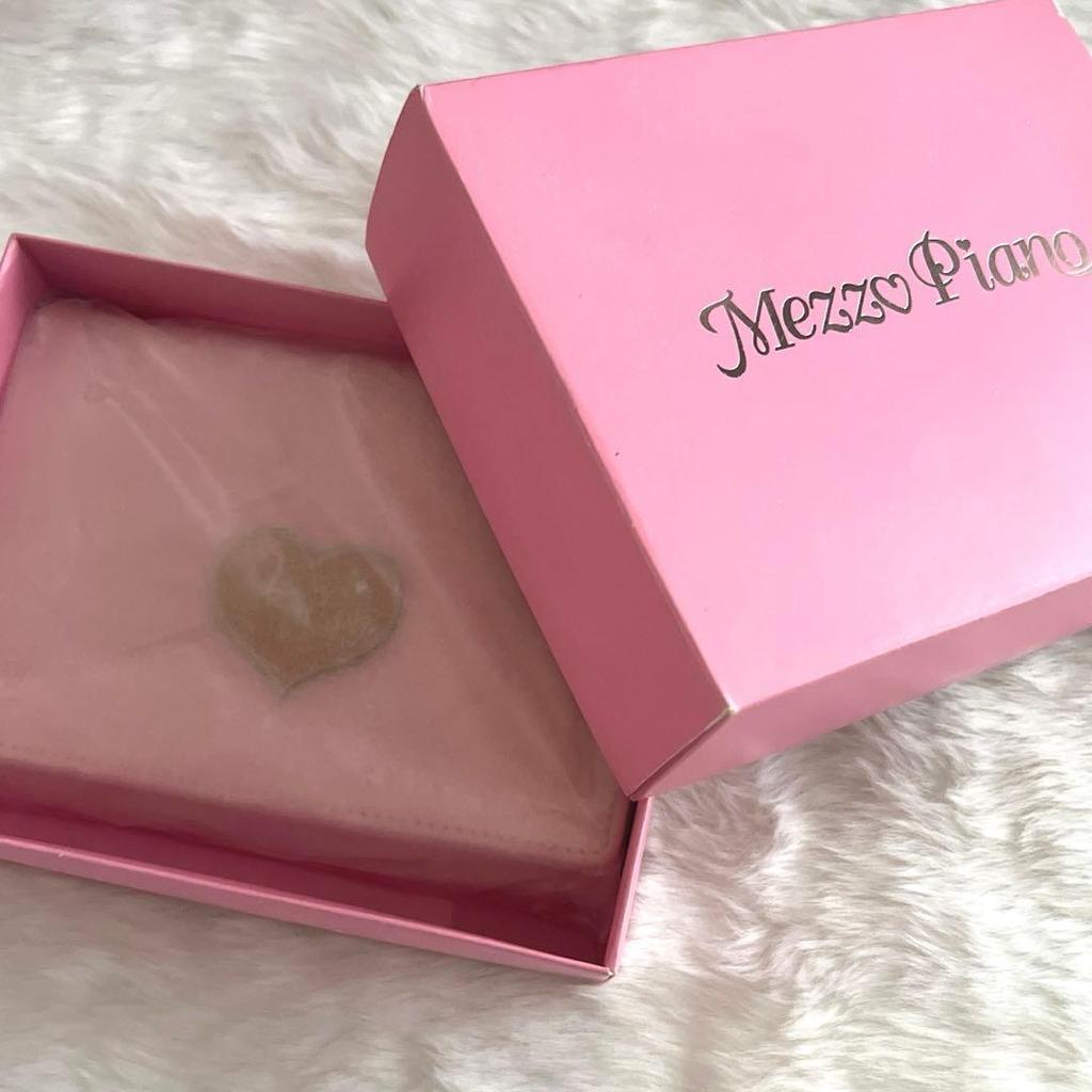 【Direct from Japan】กระเป๋าสตางค์รูปหัวใจโลโก้ Mezzo Piano สภาพดีเยี่ยม ใหม่เอี่ยม แบบพับสองทบ【Japan 
