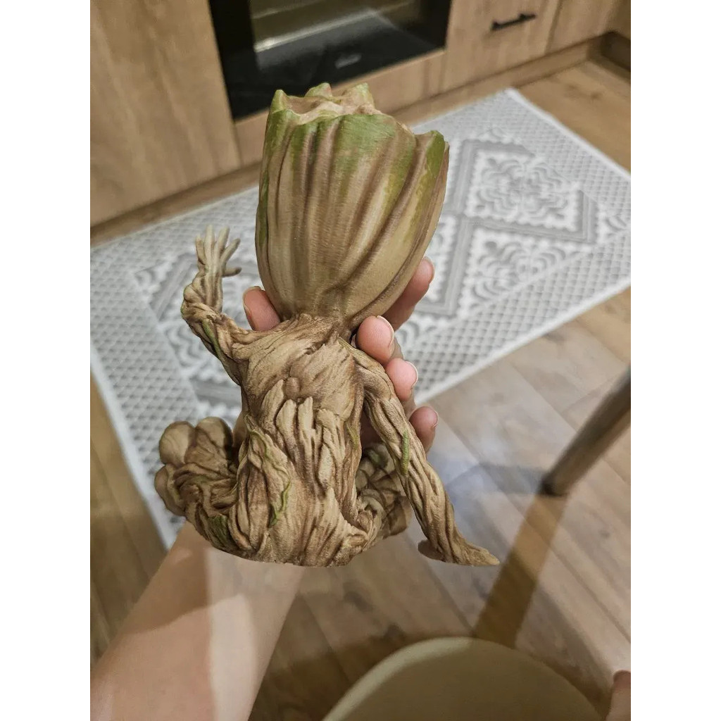 Waving Tree Creature หุ่น Tree Creature โบกมือ