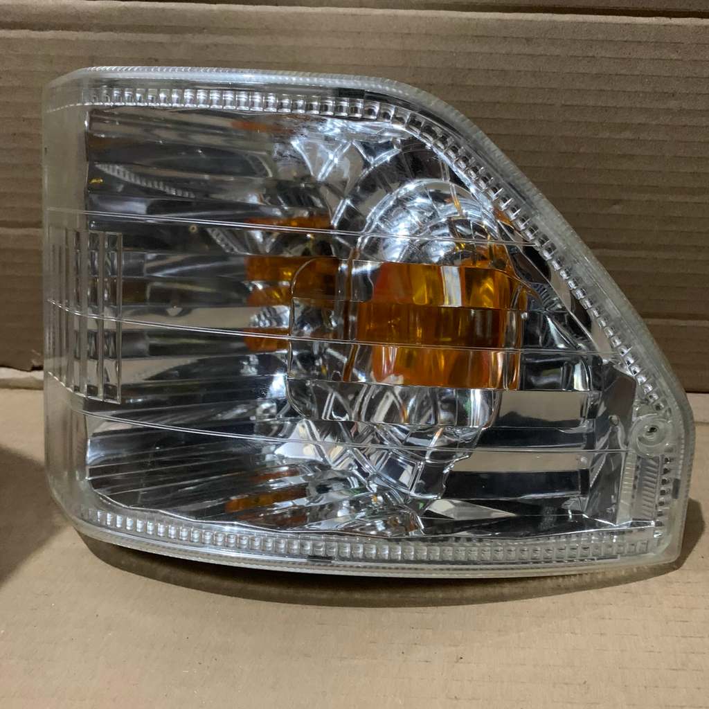 Travego Slanted Stop Lamp White Yellow Dop HS 12-1381DW Made In Taiwan