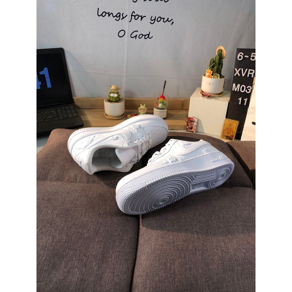 รองเท้าผ้าใบกีฬา DQ7582-100 เหมาะสำหรับทุกกิจกรรมและทุกกีฬา