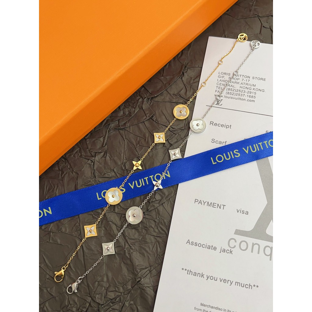 สร้อยข้อมือลําลองกําไลข้อมือที่ละเอียดอ่อนโลโก้ตัวอักษรกลวงเหล็กไทเทเนียมกันน้ําสร้อยข้อมือโซ่ไม่เป็