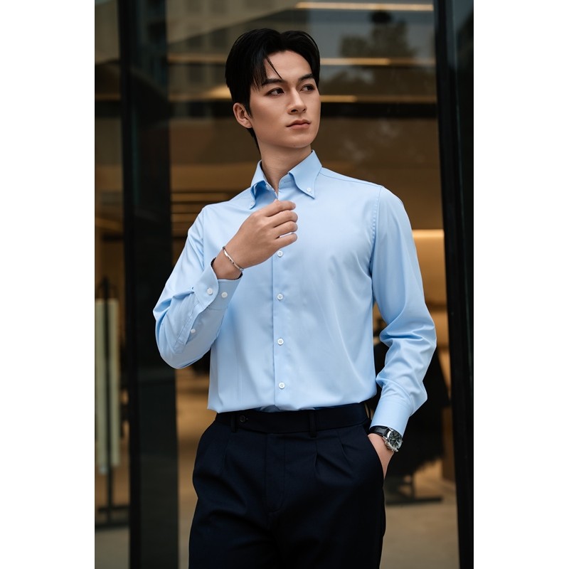 เสื้อเชิ้ตแขนยาว Regular fit สีฟ้า คอปกลายสก๊อตสีดํา และปลายแขน 1159