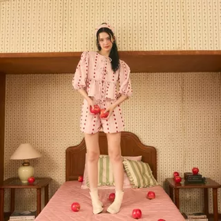 lookbookpetite bowie top (adult) pink pommette เสื้อผู้หญิงแขนตุ๊กตาผูกโบว์ สีแอปเปิ้ล
