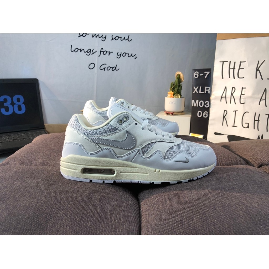 รองเท้าผ้าใบ DQ0299-100 กันกระแทกเบาะลม สวมใส่สบาย ทนทาน