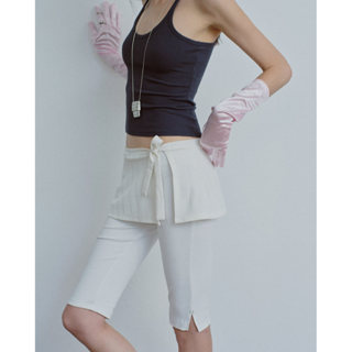 Girlfriend Comfort - Alma Capri Pants - กางเกงคาปรีตกแต่งเลเ…