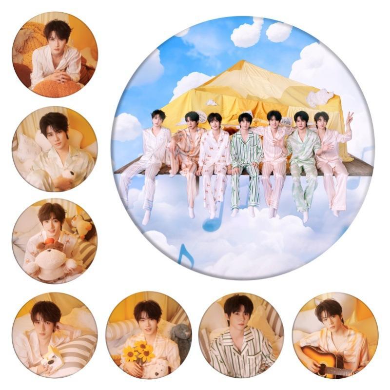 ชุดพิน TNT "Dreamy Clouds" ขนาด 58 มม. – Cozy Pajamas Vibes | ซอฟท์พาสเทล เมฆฟู & สวีทโมเมนส์ | ป้าย