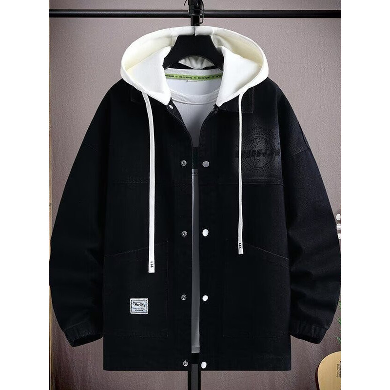 แจ็คเก็ตผ้าดีนิมพร้อมฮูด สำหรับผู้ชาย เหมาะสำหรับใส่ในฤดูใบไม้ผลิและใบไม้ร่วง เหมาะกับสไตล์streetwear และยังเป็นไอเทมที่นักเรียนชอบใส่