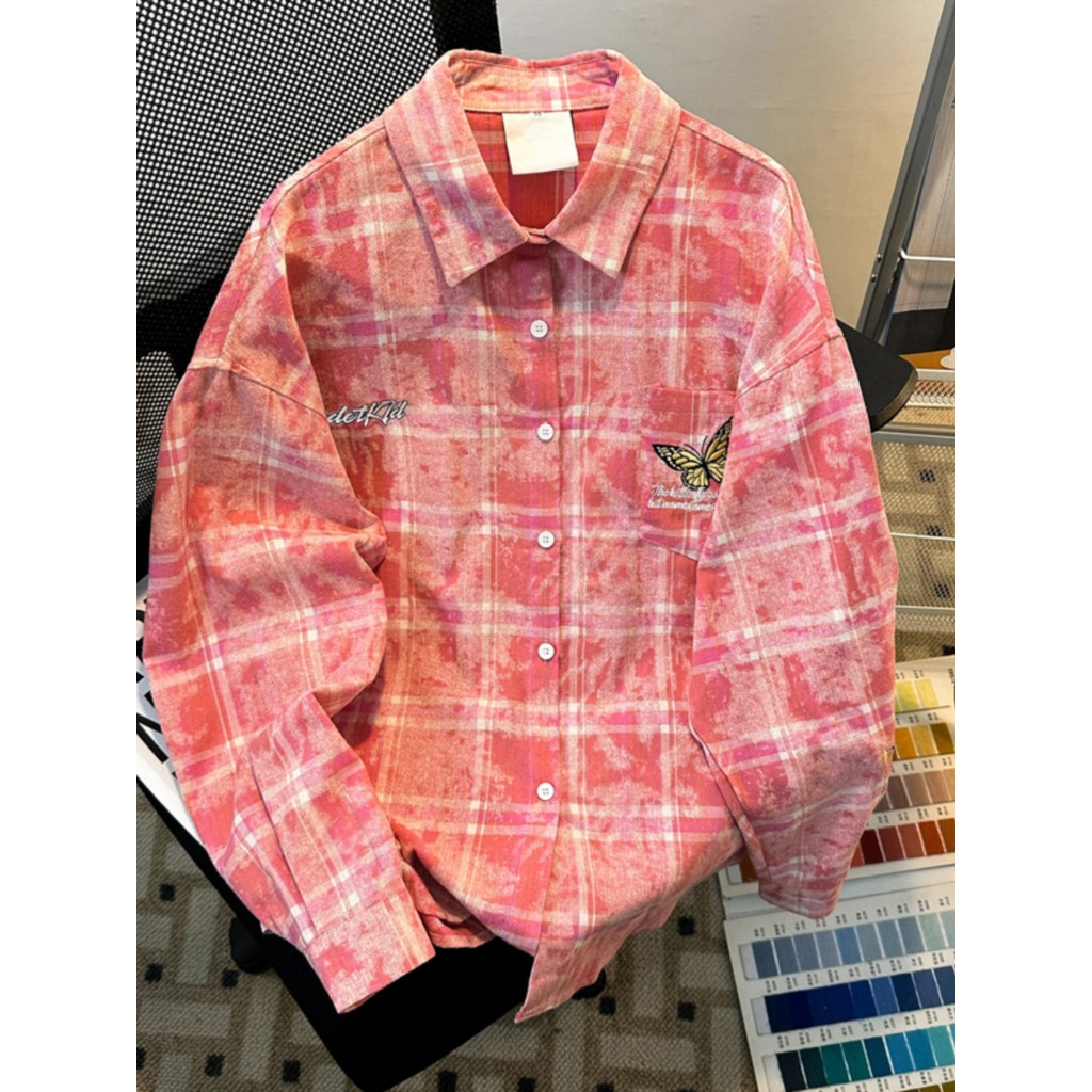 เสื้อลายสก๊อตผู้ชาย แขนยาว สไตล์อเมริกันวินเทจ เหมาะสำหรับฤดูใบไม้ผลิและใบไม้ร่วง ออกแบบให้สวมใส่ง่ายและสบาย